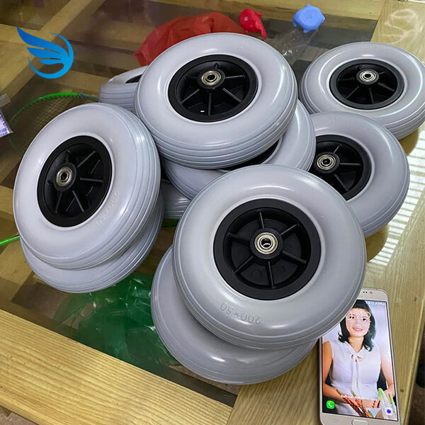 Bánh xe lăn điện loại đặc